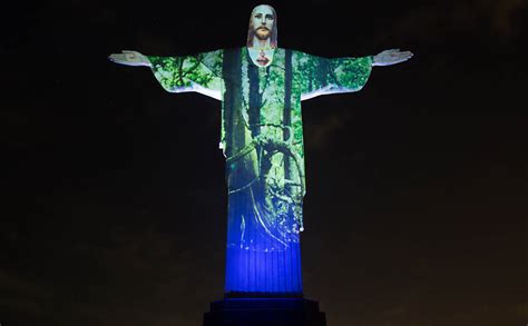 Cristo Redentor Recebe Ilumina O Especial Cotidiano