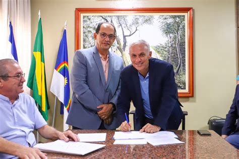 Vitória de Santo Antão Prefeito Paulo Roberto transmite comando da