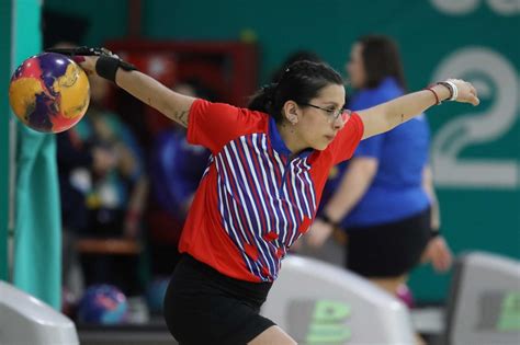 Estudiante Udec Mar A Jos Caro Y Su Participaci N En El Bowling