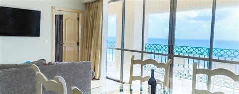 Adults Only Beachfront Rooms and Suites | Sandos Cancun