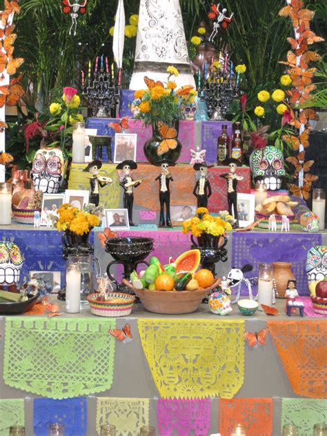 altar @ American Indian Museum for Dias de los Muertos 2011 | Dia de ...