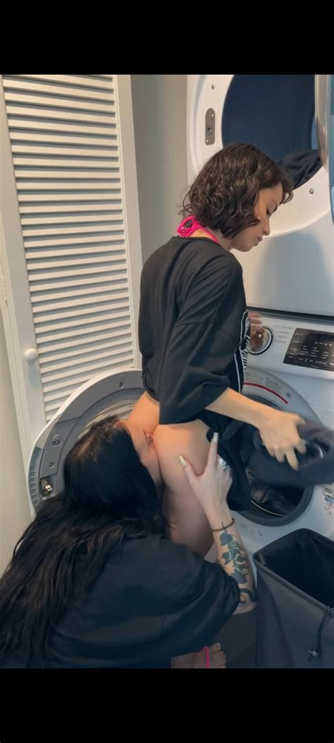 Lesbian girlfriend ass eating ThisVid 日本語で