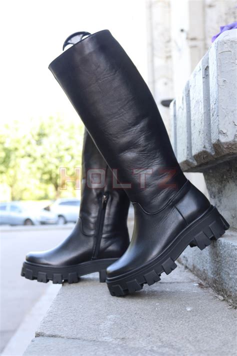 Купить Женские сапоги трубы Dakota черные за 15990 руб.