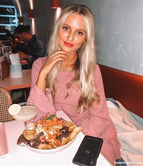 Amelia Jane Nude OnlyFans Leaks Fappening FappeningBook