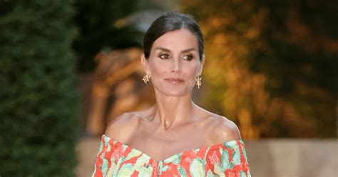 Este Es El Posible Vestido Que La Reina Letizia Llevar En El Palacio