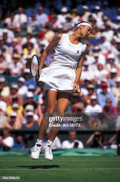 214 Mary Pierce 1995 Stock Photos, High-Res Pictures, and Images - Getty Images