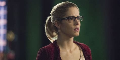 Arrow S Felicity Smoak Reacts To Show Ending