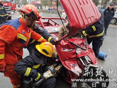 雪天路滑三车相撞 襄阳老河口消防紧急救援 荆楚网 湖北日报网