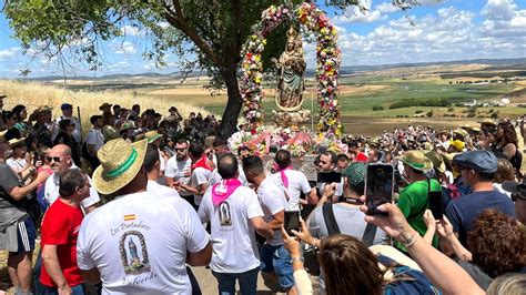 Miles de personas volvieron a acompañar a la Virgen de Alarcos en su