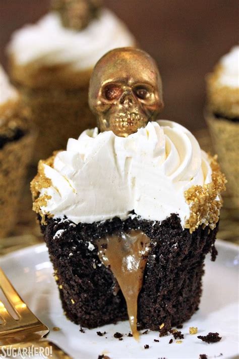 18 Easy Halloween Cupcake Ideas Recipes And Decorating Tips For Halloween Cupcakes—