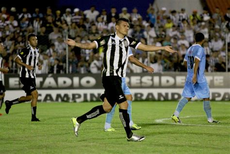 Rafael Oliveira sofre contusão e vira dúvida no Treze para jogo de