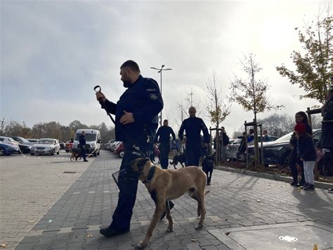 Policjanci Z Psami Dla Naszych Pacjent W Szoz Strona G Wna