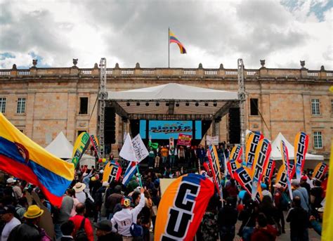 Gobierno y oposición miden fuerzas en las calles tras escándalo de