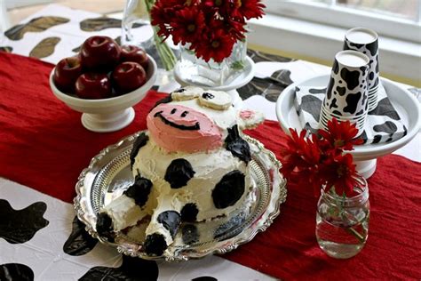 Moo A 3 Year Olds Cow Birthday Party Cow Birthday Cow Birthday