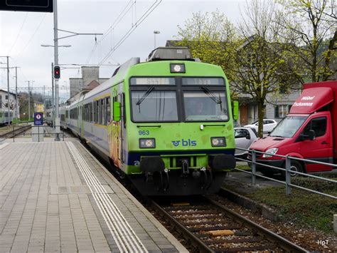 Bls Einfahrender Regio Nach Thun Im Bahnhof L Tzelfl H Am