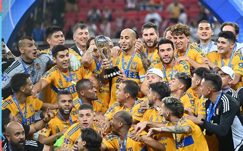 Tigres campeón aficionados llegan a festejar a Macroplaza Grupo Milenio