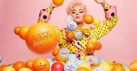 Katy Perry Μας έδειξε τη φουσκωμένη της κοιλιά σε μία Viral χορογραφία Βίντεο Daisygr