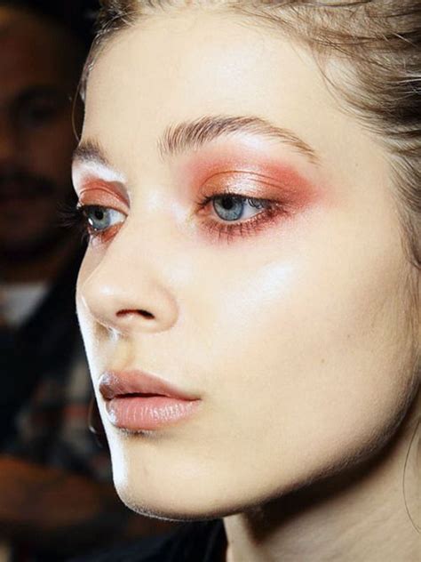 Smokey Eyes Nude Ecco Il Nuovo Trend Make Up Sofisticato E Ad Effetto Fem