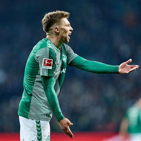 Nach Kurzfristigem Ausfall Werder Bremen Bangt Um Mitchell Weiser