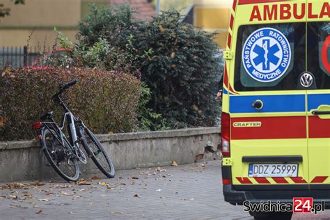 Potr Cenie Rowerzysty Na Ukasi Skiego Poszkodowany Trafi Do Szpitala