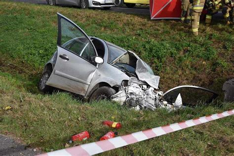 Kierowca Zgin Po Zderzeniu Z Przepustem W Powiecie Ko Cia Skim