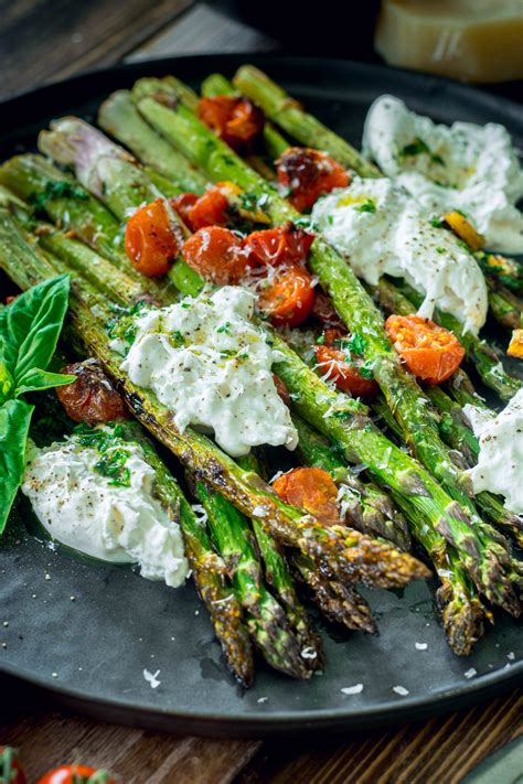 Ger Steter Gr Ner Spargel Mit Burrata Und Tomaten Food With Love