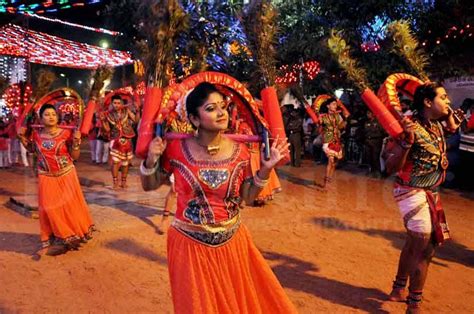 Kataragama Perahera Parades Streets Caption Story Daily Mirror