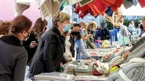 Gli Ambulanti Di Forte Dei Marmi A Marina Di San Nicola Ladispoli