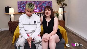 MILF formosa deflora un diciottenne Lucia Bianco è una divorziata molto eccitata FAKings