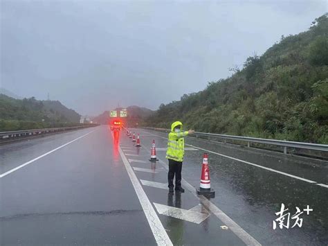 注意绕行，二广高速清远段南行路段发生山体滑坡实施交通管制邓文燕清交支抢修