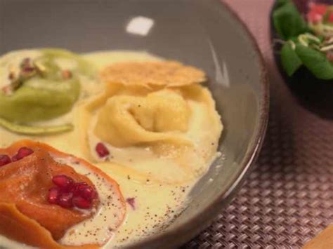 Ravioli Mit Zwiebel Ricotta F Llung Dazu Taleggio So E Rezept