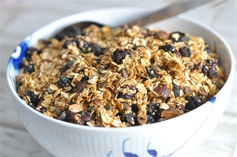 Hjemmelavet müsli med masser af nødder og rosiner