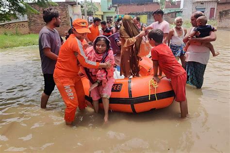 Many Districts Of Uttar Pradesh Inundated Cm Yogi Adityanath Conducts