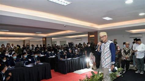 Gelar Program Santri Digitalpreneur Di Tasikmalaya Sandiaga Targetkan