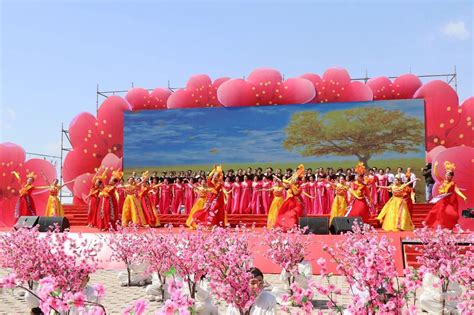 【安丘市】老年大学艺术团参加“桃花踏歌行”2018中国（安丘）桃花节开幕式文化时空潍坊老干局