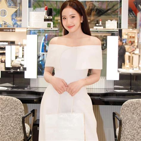 Hot girl Quảng Ninh thân hình gợi cảm lấy chồng thiếu gia năm 18 t uổi Người đẹp Việt Giải Trí