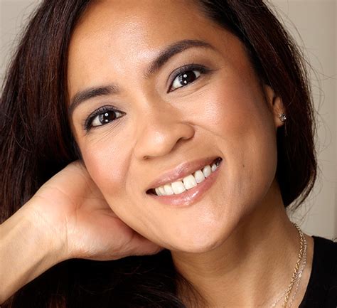Get A Flattering Nude Glow That You Don T Have To Get Naked For With Bobbi Brown S New Nude Glow