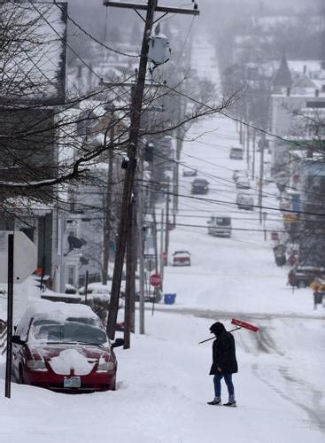 Friday storm brought less than a foot of snow, but dozens of crashes | Weather | unionleader.com