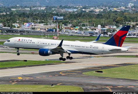 N Dn Delta Air Lines Boeing Wl Photo By Juan Carlos Aponte