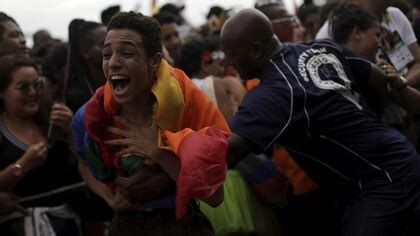 La Multitudinaria Marcha Del Orgullo Gay En R O De Janeiro Desafi Al Nuevo Alcalde Que Se Neg