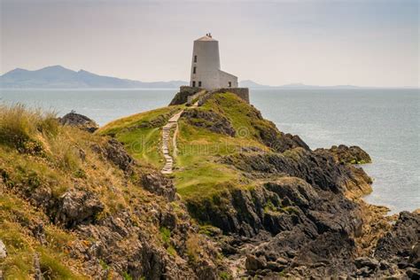 Twr Mawr Lighthouse, Ynys Llanddwyn, Anglesey, Gwynedd, Wales, U Stock ...