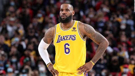 Lebron James la star des Lakers dit que la dernière saison de la NBA