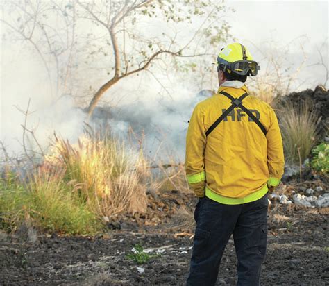 Firefighters Battle 5 Brush Fires Hawaii Tribune Herald