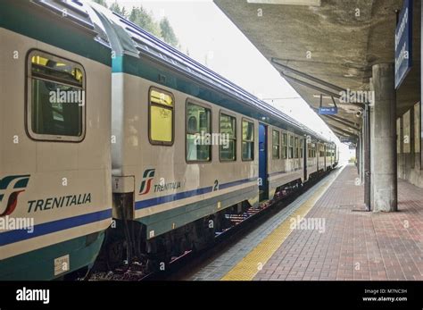 Tren Italien Fotograf As E Im Genes De Alta Resoluci N Alamy