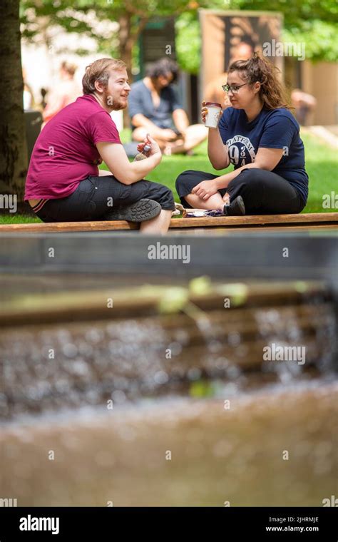 London Uk 20th July 2022 Uk Weather Office Workers And Tourists