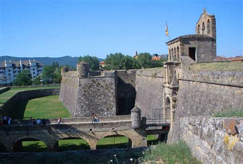 Recorrido histórico por la Ciudadela de Jaca curiosidades y detalles