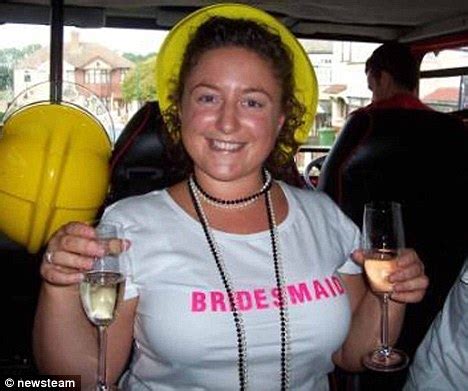 Pe Teacher Nicola Webster Suspended Over Lesbian Affair With Pupil Daily Mail Online