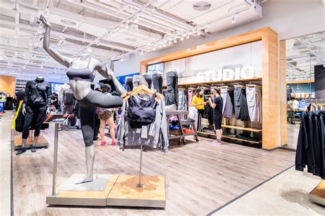 under armour-shanghai flagship store-17 - KENLU.net