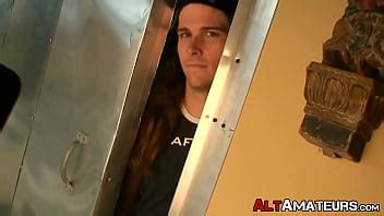 Sexy Deportista Amateur Tatuado Se Masturba Mientras Un Voyeur Mira XVIDEOS