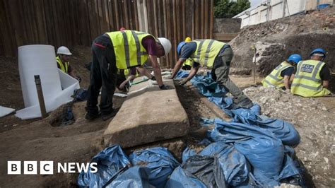 Ancient Roman Sarcophagus Found At London Building Site Bbc News